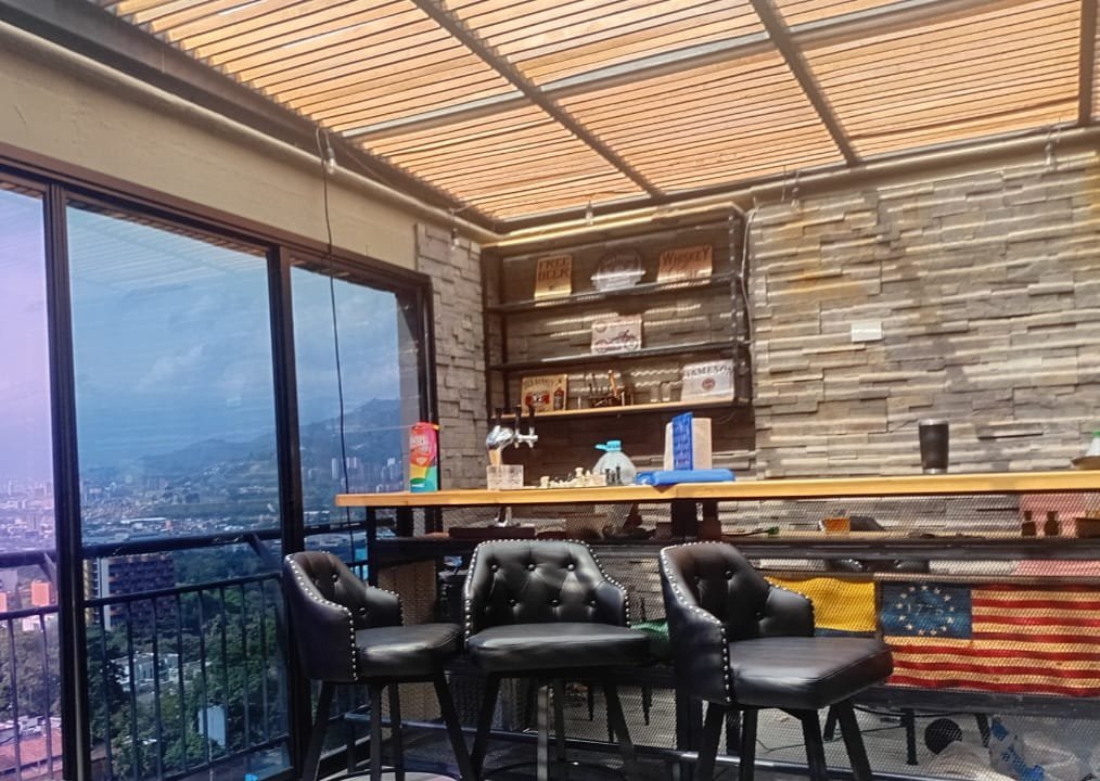 Remodeled Penthouse in El Poblado with Stunning City Views – Prime Location — El Poblado
