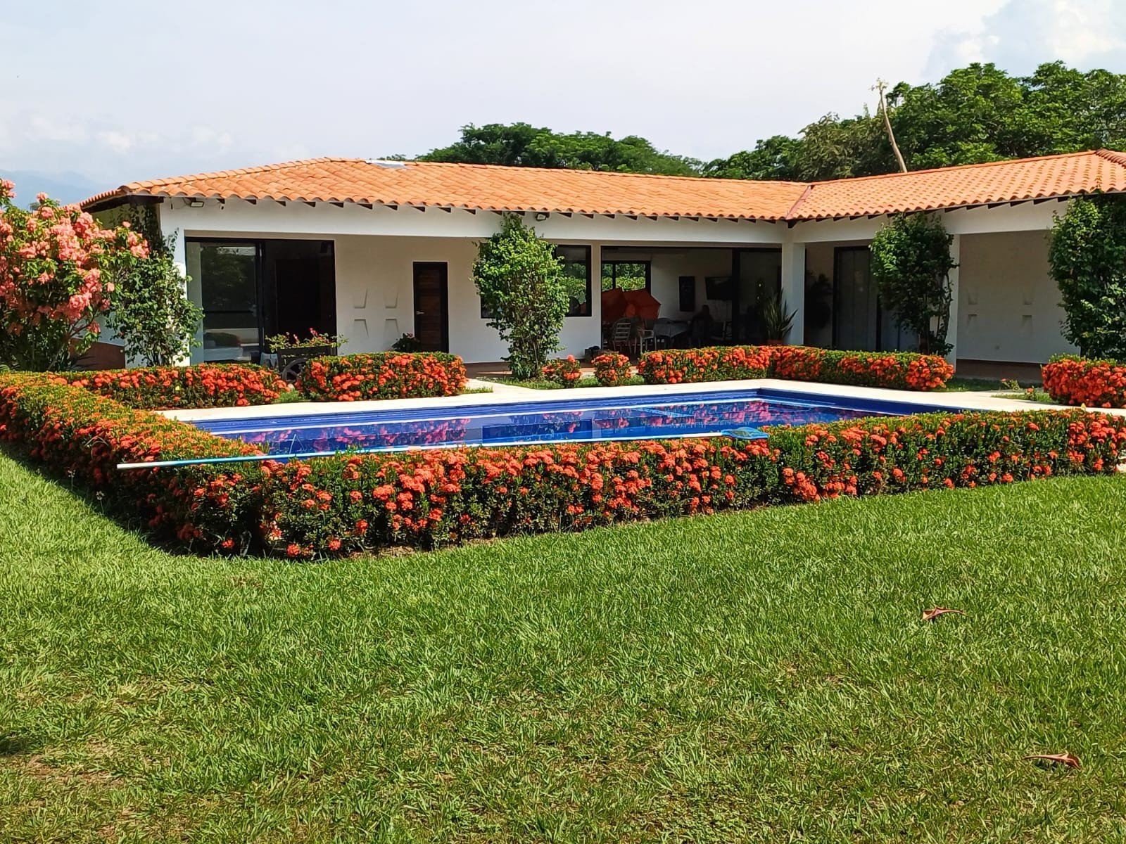 Hacienda-Style Home in Sopetrán – Spacious Estate with Investment Potential — Sopetran