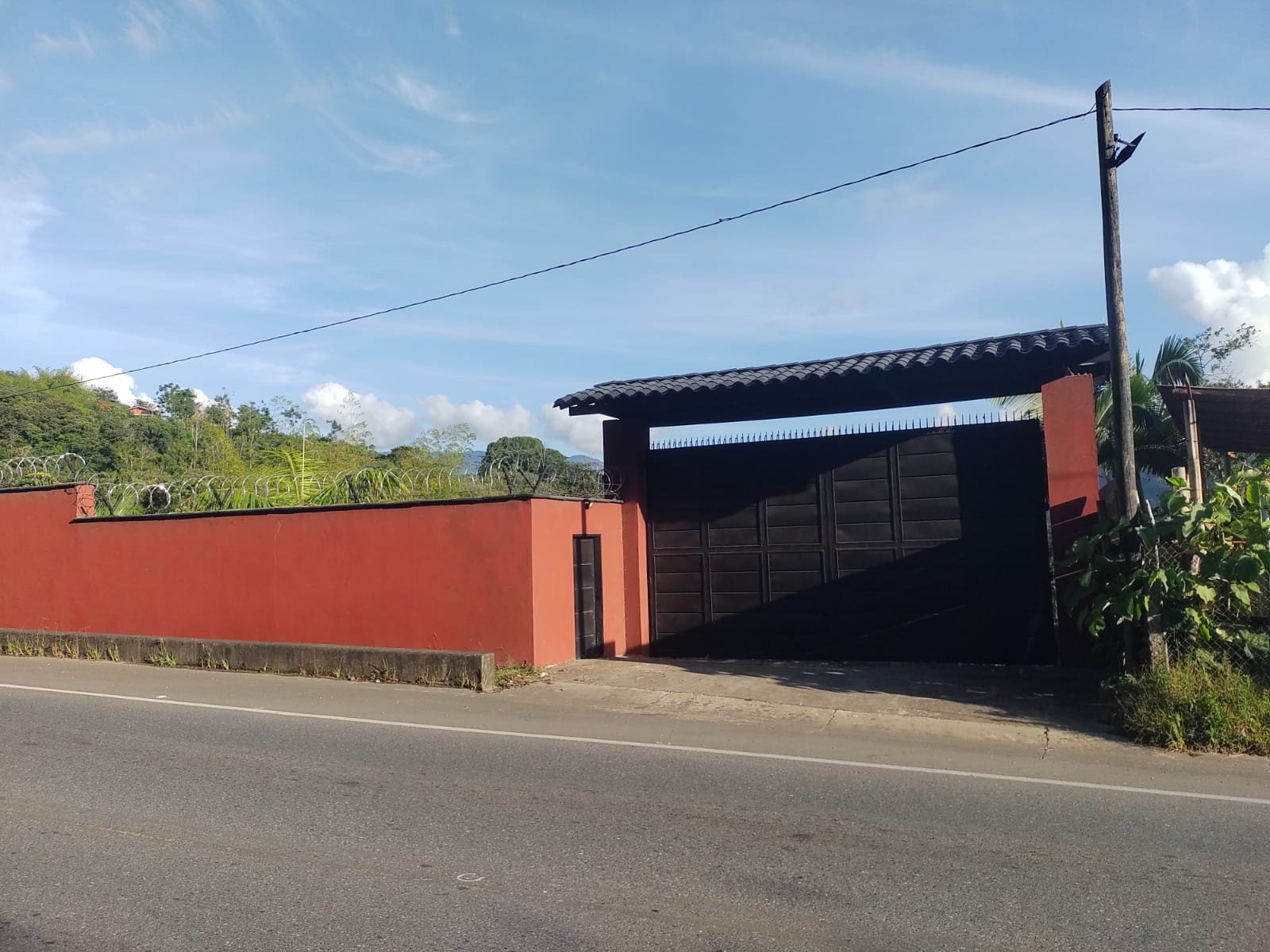 22,000 m² Development Land in Cocorná – Private Gated Property on Medellín–Bogotá Highway — Cocorná