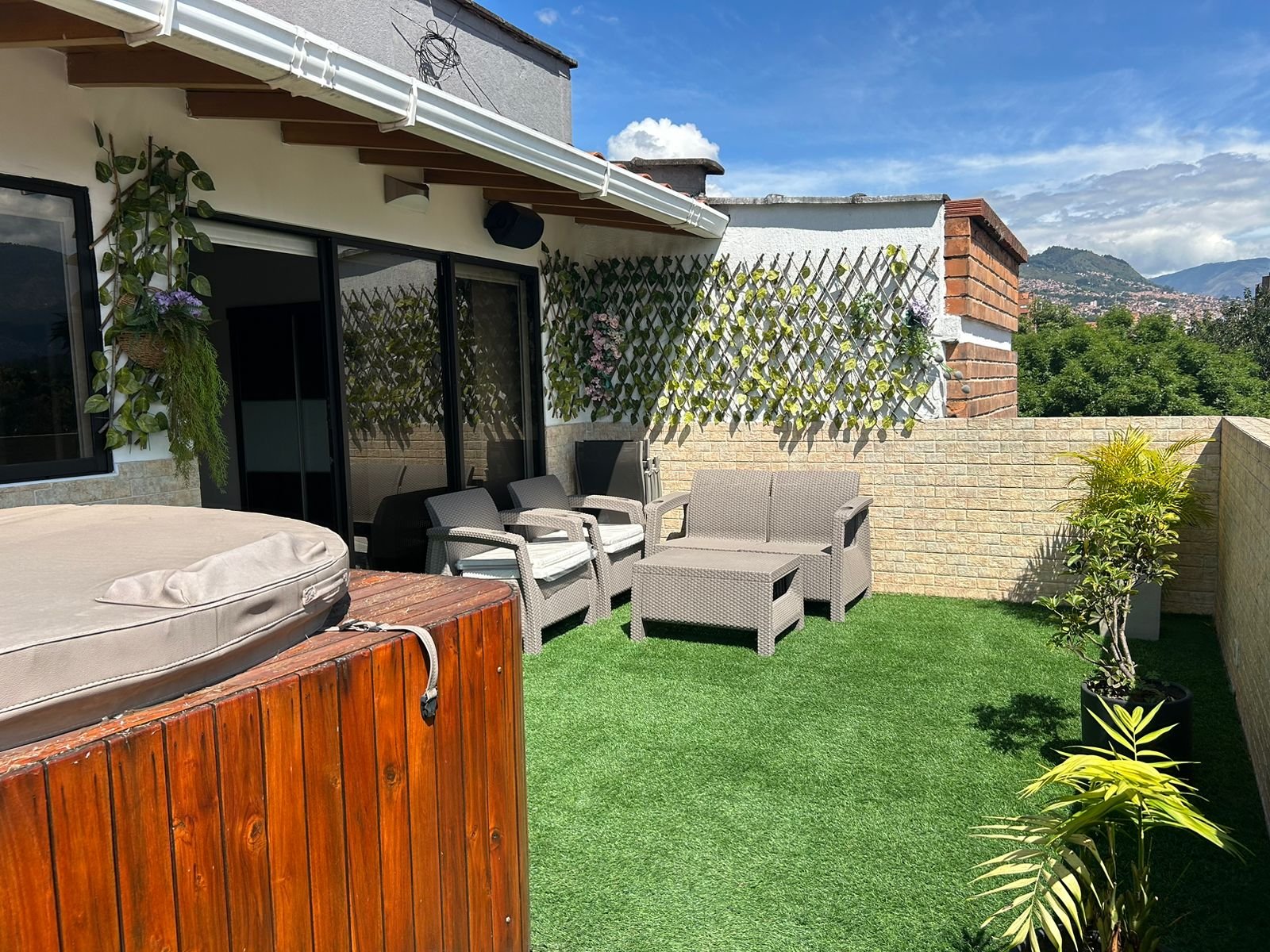 298m² Luxury Smart Penthouse in Laureles | Terrace, Jacuzzi and Private Bar | Airbnb Allowed — Laureles