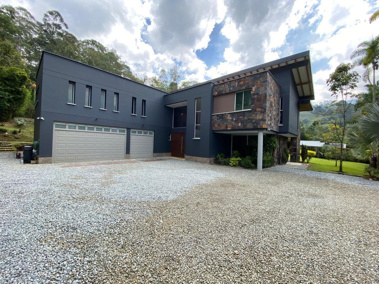 600 m² Luxury Estate in Envigado El Escobero | 25-Person Jacuzzi — Envigado
