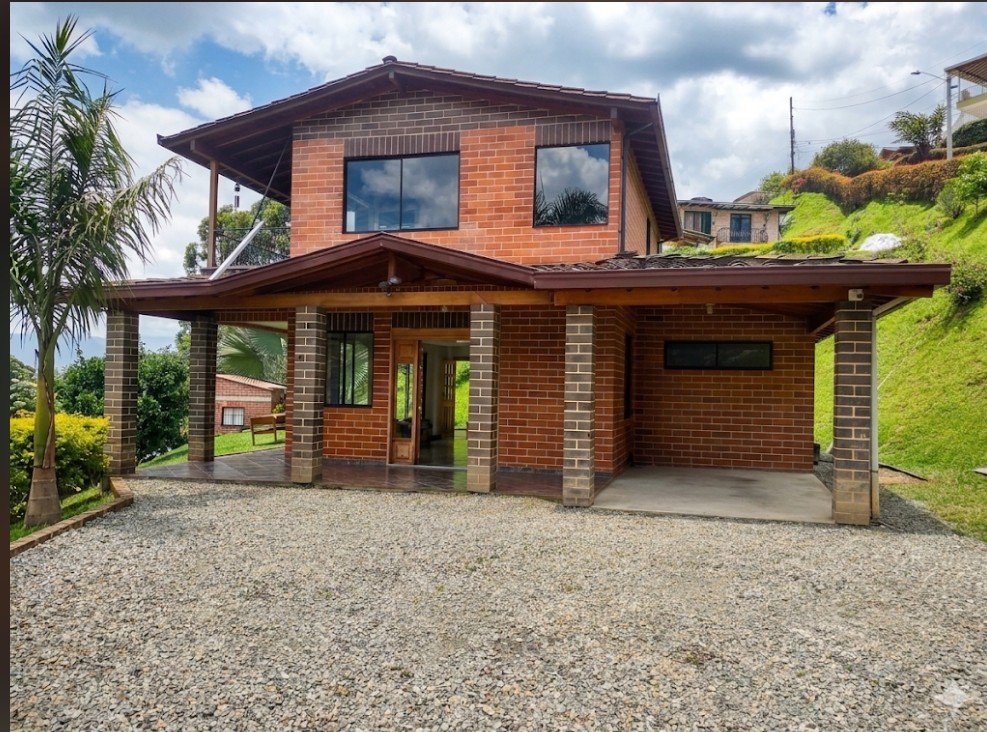 Country House with large Lot and great views  for Rent | 10 Minutes from Av. 80 — Vereda El Jardin, Belen, Medellin