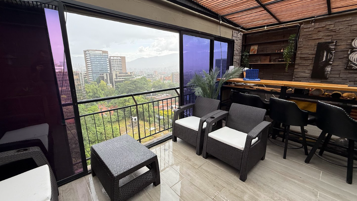 Remodeled Penthouse in El Poblado with Stunning City Views – Prime Location